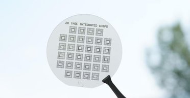 Прорыв в сфере чипов: Китай создал полупроводник, который превосходит кремний