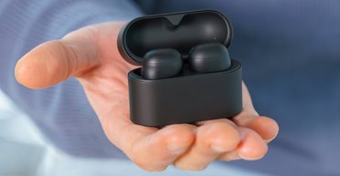 Лучшие беспроводные наушники на замену AirPods Pro: обзор Sony WF-1000XM6 (фото)