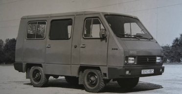 В интернете показали малоизвестный украинский микроавтобус 90-х для бездорожья (фото)