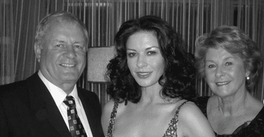 Кетрін Зета-Джонс показала архівні кадри свого тата (фото)