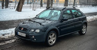 В Украине заметили очень редкий и нестандартный британский кроссовер 2000-х (фото)