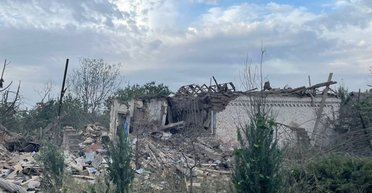 Россия сбросила авиабомбу на Измайловку в Донецкой области: под завалами дома погибла вся семья