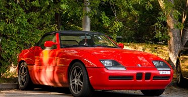 Эксклюзив из 90-х: в Киеве заметили редчайший спорткар BMW (фото)