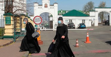 В УПЦ МП обещают бесплатно выдавать маски верующим возле храмов на Пасху