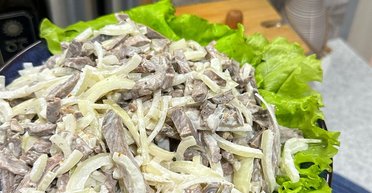 Усього два інгредієнти: рецепт смачного та ситного салату