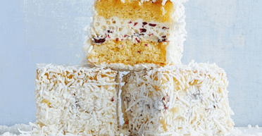 Святковий бісквіт: білі різдвяні ламінгтони з глазур'ю