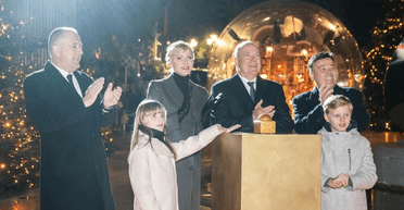 Князь та княгиня Монако засвітили святкові вогні з дітьми-близнятами (фото, відео)