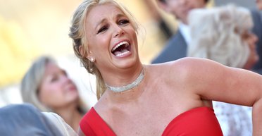 Бритни Спирс показала поклонникам новую татуировку (видео)