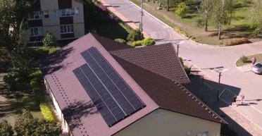 Сонячні панелі врятували будинки в Україні від блекаутів: де встановили десятки батарей (фото)