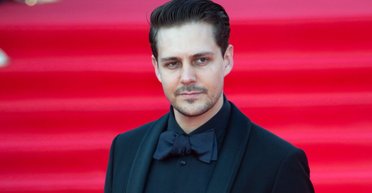 МИД Украины отреагировал на участие пророссийского актера в сериале HBO: что о нем известно (фото)