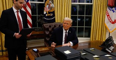 Трамп вернул в Овальный кабинет красную кнопку: для чего она (фото)