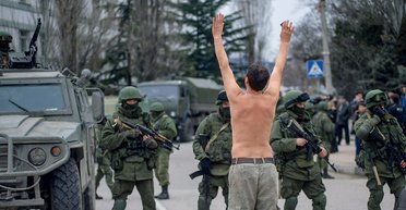 Встань и иди. На что рассчитывает Путин