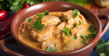 Как стать супергероем на кухне: приготовьте легендарный венгерский паприкаш (видео)