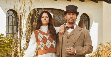 Без штанів: Каміла і Меттью МакКонахі знялися в зухвалій рекламі текіли Pantalones (фото, відео)