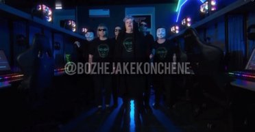 "Ваши мамы будут плакать": бабушки Путина организовались в кибер-отряды и угрожают США (видео)