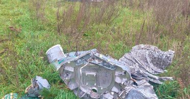 Під Миколаєвом уламки ракети впали на дорогу: сталася ДТП, є поранені (фото)