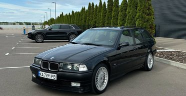 Их выпустили всего 27: в Украине засветился очень редкий заряженный BMW 90-х (фото)