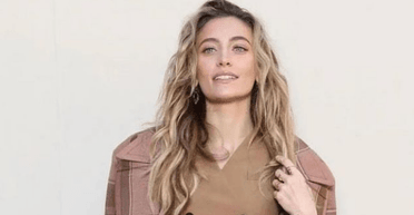 Донька Майкла Джексона поділилася відвертими знімками до і після своїх б'юті-проблем (фото)