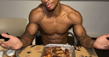 Победителя челленджа на быстрое поедание пищи возненавидели посетители паба: почему так произошло