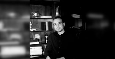 Писатель перешел на русский после скандала с Кадочниковой: какая реакция людей и издательства