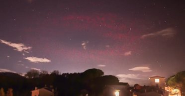 У небі над Альпами з'явився "ельф": що це за дивне червоне кільце (фото)