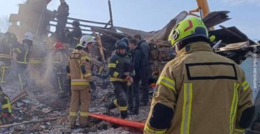 Россияне атаковали энергообъекты на западе Украины: есть жертвы, под завалами ищут людей (видео)