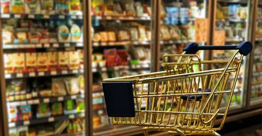 В Україні подешевшали деякі продукти: за що українці тепер платять менше