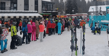 Очереди, пробки и "демократичные" цены: как открылся сезон в Буковеле (видео)