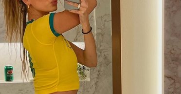 Шоколадні пончики. Гейлі Бібер показала ідеальний манікюр на осінь 2022 (фото)