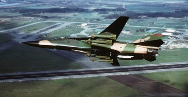 Бомбардувальник F-111 Aardvark — літак на прізвисько "Шепіт смерті"