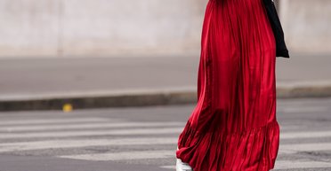 Яке взуття носити з довгою спідницею: топ 5 варіантів для 2024 року