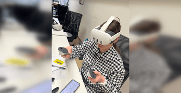 VR-окуляри замість підручника: учнів ліцею в Україні вчитимуть у віртуальному середовищі (фото)