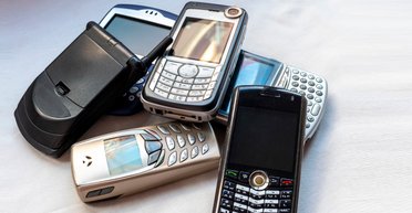 Старі мобільні телефони зараз коштують цілий статок: які моделі допоможуть розбагатіти