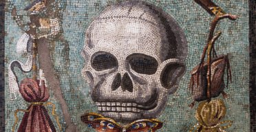 Мозаику с символами смерти обнаружили в Помпеях: ее создали еще до катастрофы (фото)