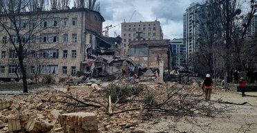 "Надо остановить этот террор": Зеленский отреагировал на ракетную атаку на Киев (видео)