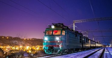 РФ обстріляла залізницю Фастова: "Укрзалізниця" оперативно змінює напрямок руху потягів