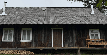 Люди не верят своим глазам, когда заходят в старый дом в селе (фото)