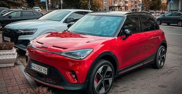 Нетипичный дизайн и свыше 400 сил: в Украину привезли первый кроссовер Smart (фото)
