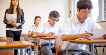 В Китае придумали, как предотвращать списывание на экзаменах: в сети метод назвали "гениальным"