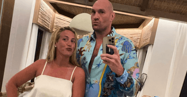 "Бути поруч": дружина Тайсона Фʼюрі підтримала боксера після програшу Усику (фото)