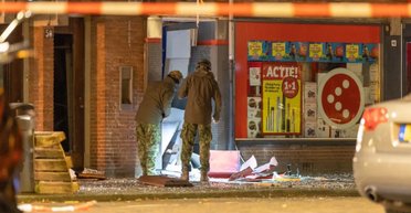 В Амстердаме двое неизвестных взорвали банкомат: взрывом повреждено 14 домов