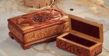 "О ні, тільки не це": жінка купила на секонді скриньку, а потім зрозуміла, що всередині (фото)