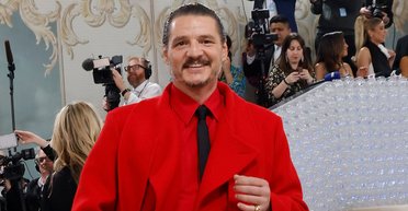 Педро Паскаль відреагував на чутки про роман з Дженніфер Еністон (фото, відео)