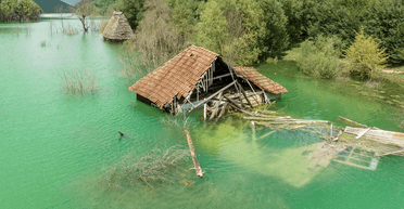 Под слоем ядовитой воды: блогеры рассказали о жуткой судьбе села-призрака (фото, видео)