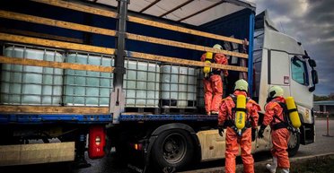 Под Киевом произошла утечка азотной кислоты: есть ли опасность для населения (фото, видео)