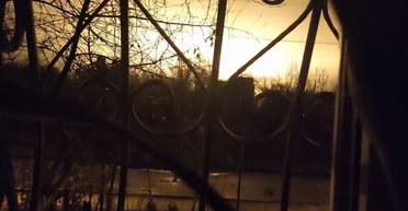 Мощные взрывы и огромные воронки: в сети показали последствия атаки на Харьков (видео, фото)