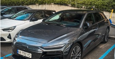 В Украине появился мощный семейный электромобиль Audi за 3,5 миллиона (фото)