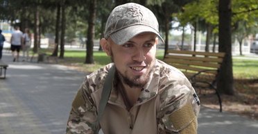 Як воїн ЗСУ без ніг протягнув літак вагою 17 тонн — історія Романа Кашпура