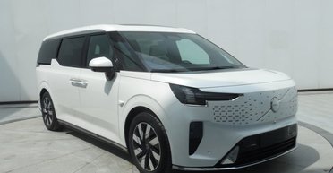 Роскошный салон и запас хода 820 км: первый минивэн Volvo показали до премьеры (фото)