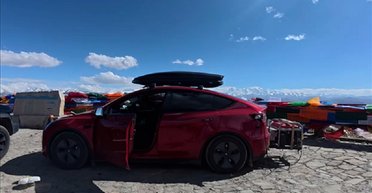 Потратил $390: путешественник своими руками превратил Tesla в гибрид для поездки в Тибет (фото)